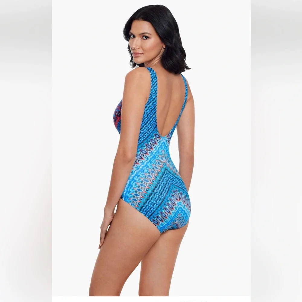 Miraclesuit
Casablanca Criss Cross Escape One Piece Swimsuit Size 14 -NWOT - Picture 3 of 6